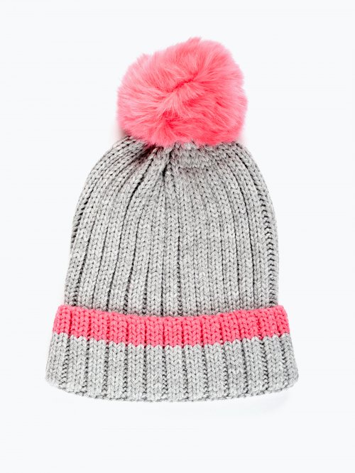 Contrast pom-pom beanie