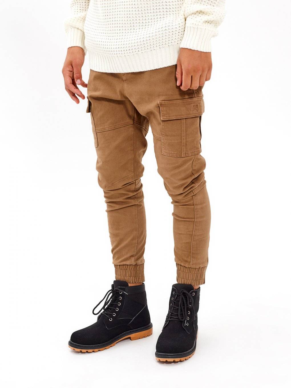 brown joggers outfit